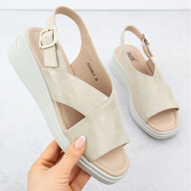 Sandale pentru femei pe pană auriu Jezzi ASA266-9 de aur 1