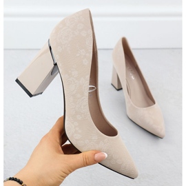 Pompe de femei cu flori pe Vinceza 62223 Post bej 1