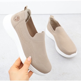 Pantofii sport pentru femei a alunecat bej vinceza 17367 1 Pantofii sport pentru femei a alunecat bej vinceza 17367 1