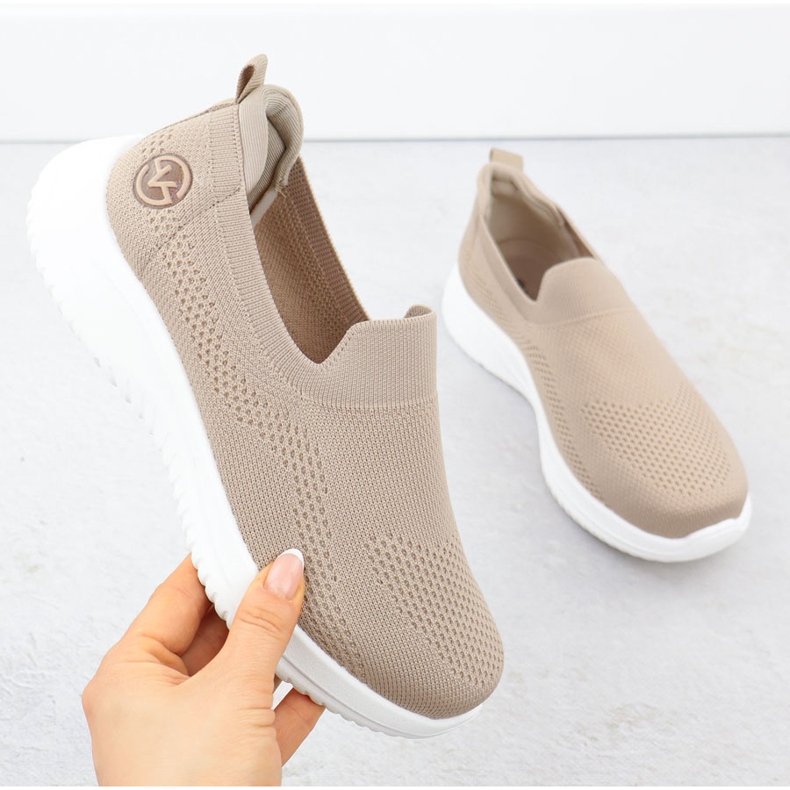 Pantofii sport pentru femei a alunecat bej vinceza 17367 1 Pantofii sport pentru femei a alunecat bej vinceza 17367 1