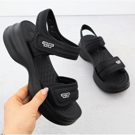 Sandale pentru femei pe o talpă groasă cu Velcro Black Potocki 105300 negru 1 Sandale pentru femei pe o talpă groasă cu Velcro Black Potocki 105300 negru 1