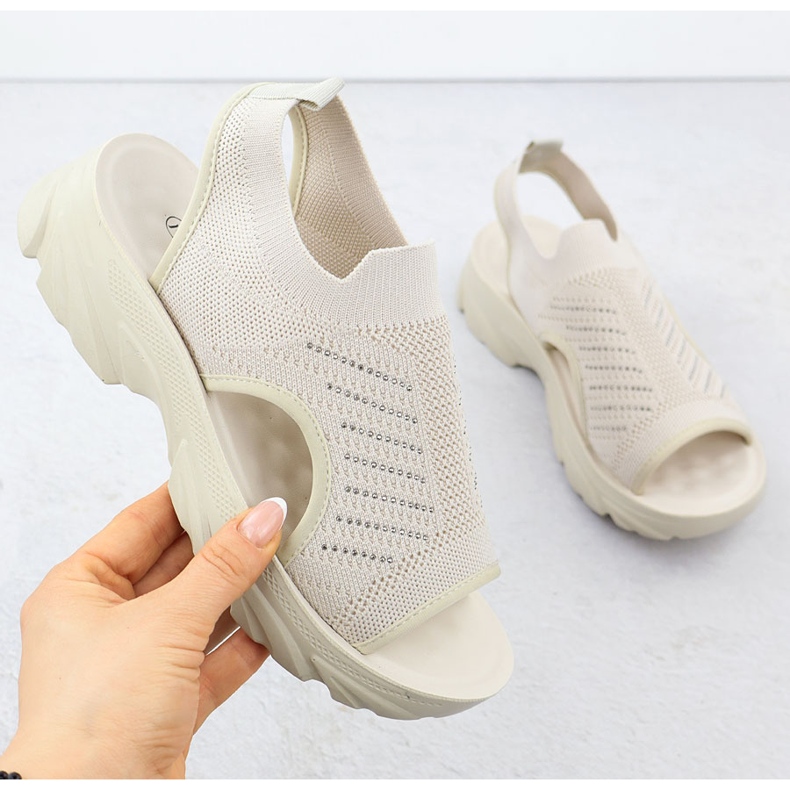 Sandale pentru femei construite -în bej Potocki până la 90302 1