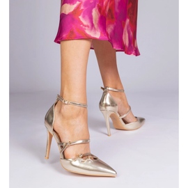 Pompe de aur pe un călcâi înalt fixat în jurul gleznei 1