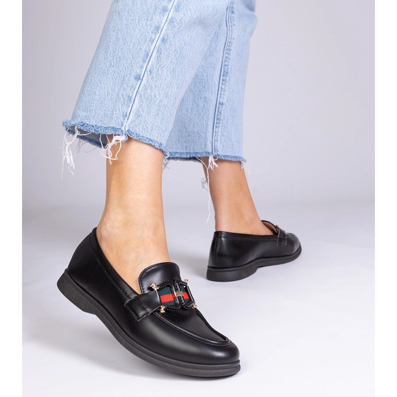 Black Eco -Leather Loafers cu un ornament negru 1 Black Eco -Leather Loafers cu un ornament negru 1
