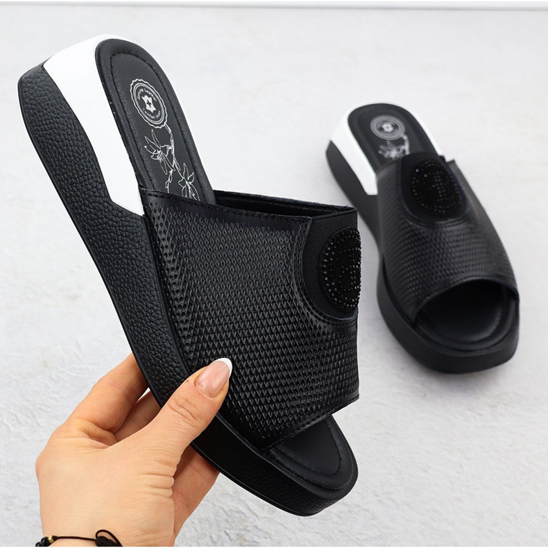 Papuci din piele pentru femei confortabile Jezzi negri 8479 negru 1