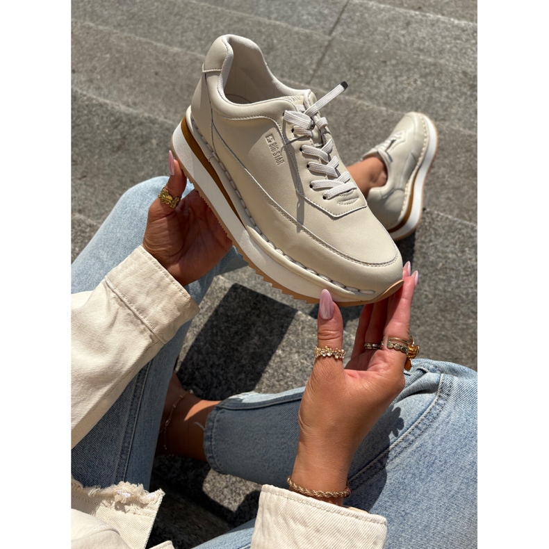 Adidaje din piele pentru femei pe Big Star RR274A334 Platforma bej 2