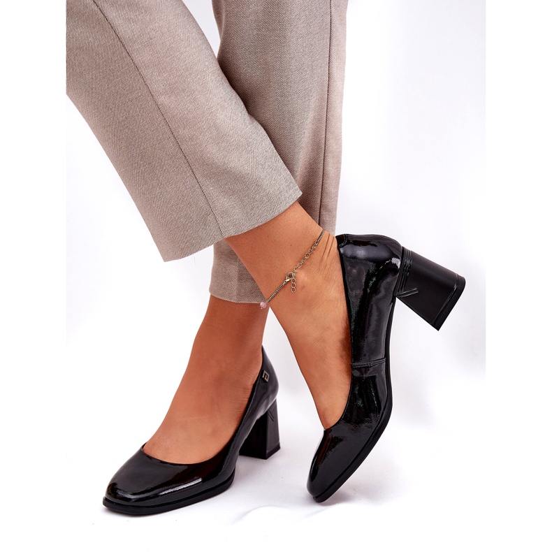 Pompe de femei lăcuite din piele pe postul negru Vinceza 91130 3