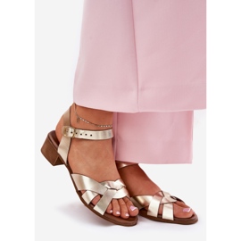 Sandale din piele cu un călcâie delicată Zazoo 40372 Aur de aur 1