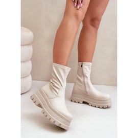 Botine bej deschis pe o platformă masivă 2