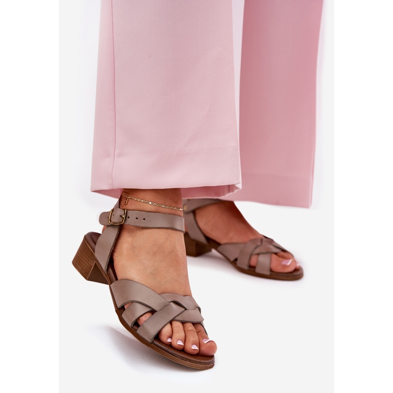 Sandale din piele cu un delicat Zazoo 40372 Dark -Bearing bej 1