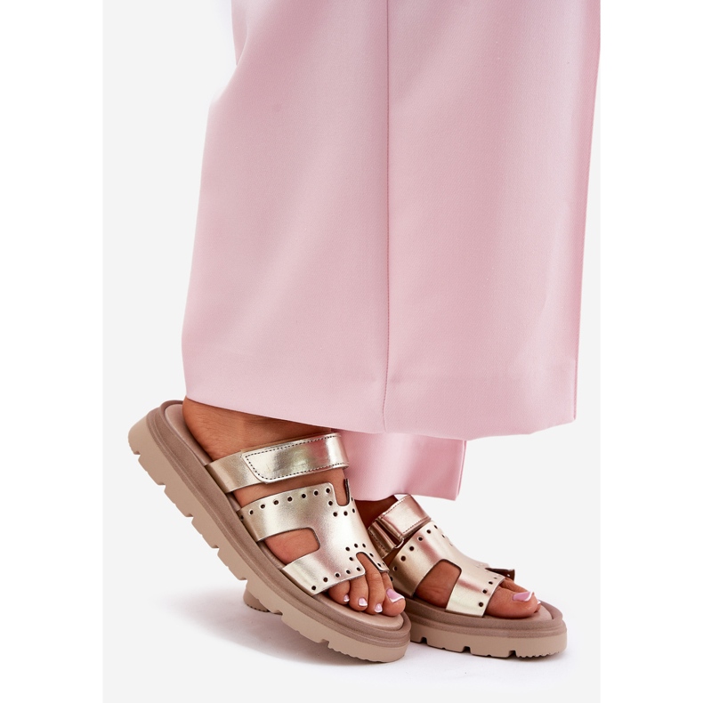 Papucii din piele naturală pentru femei pe platforma de aur Zazoo 40440 1