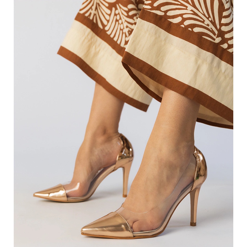 Pompe clasice de șampanie cu un superior transparent de aur 1