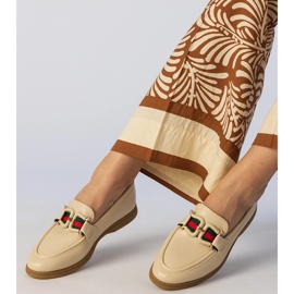 Creamy Eco -Leather Loafers cu un ornament bej 1