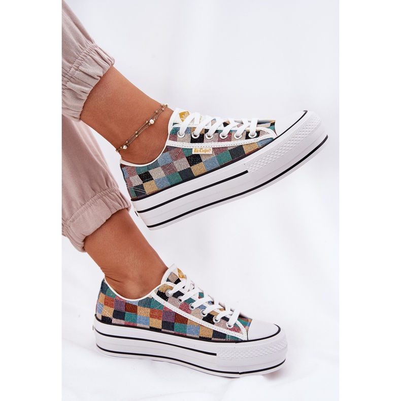 Adidași pentru femei modelate pe Lee Cooper LCW-25-31-3441L Platforma multicolor bej 2