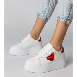 Adidași albi cu inima roșie 1
