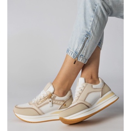 Adidaje sportive bej decorate cu un glisor 2