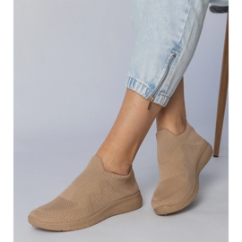 Adidași sportivi bej cu un superior de șosetă 2 Adidași sportivi bej cu un superior de șosetă 2