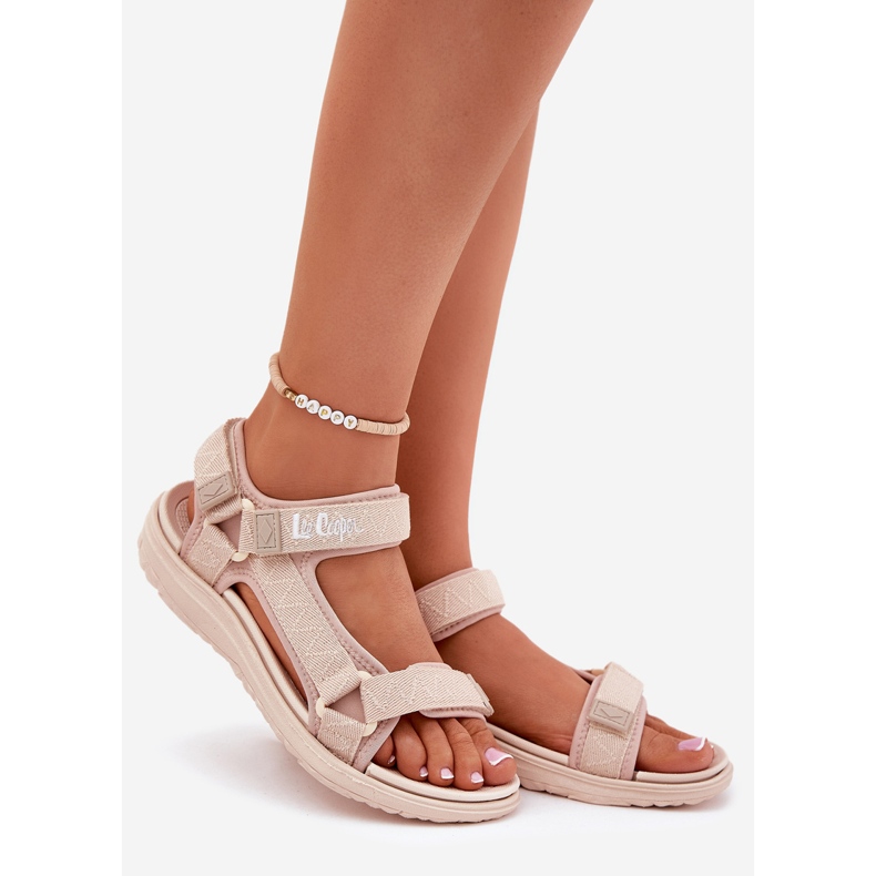 Sandale materiale pentru femei pentru Velcro Lee Cooper LCW-25-34-3560 Beige bej 1 Sandale materiale pentru femei pentru Velcro Lee Cooper LCW-25-34-3560 Beige bej 1