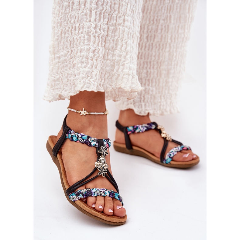 Sandale plate pentru femei cu dungi împletite și pini Artiker 54C1331 Negru 2 Sandale plate pentru femei cu dungi împletite și pini Artiker 54C1331 Negru 2