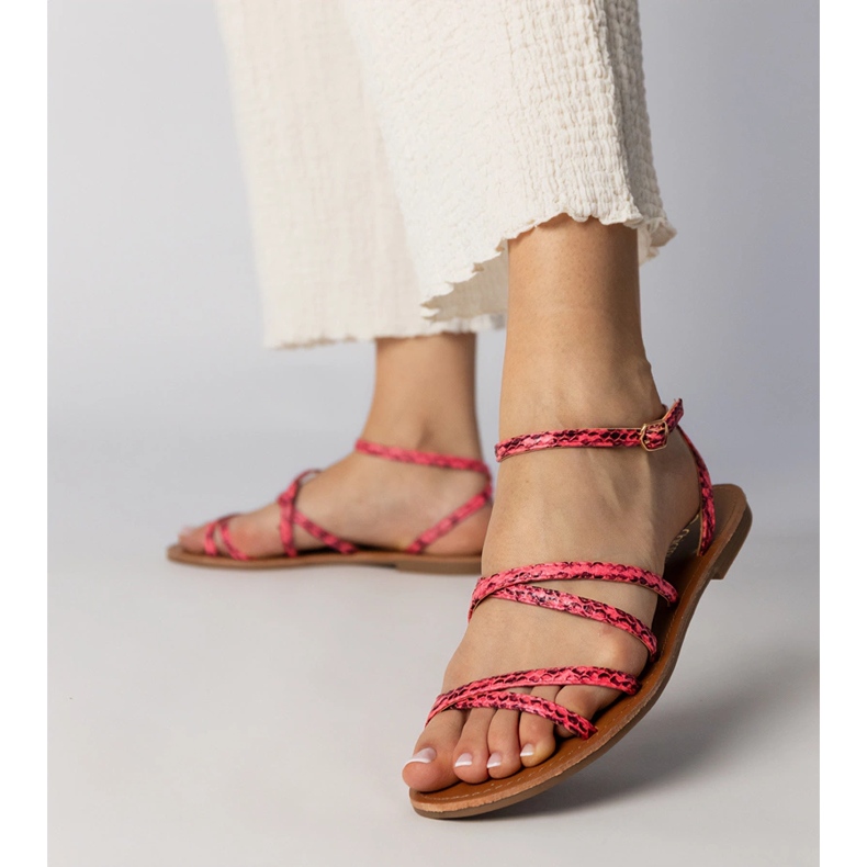 Sandale roz pe o talpă plată 1