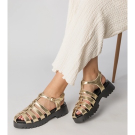 Sandale de aur pe platformă cu o linie de deget construită 1 Sandale de aur pe platformă cu o linie de deget construită 1