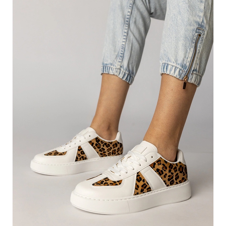 Adidași pentru femei albi 1