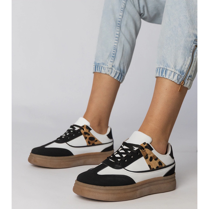 Adidași albi și albi cu accesoriu leopard 1