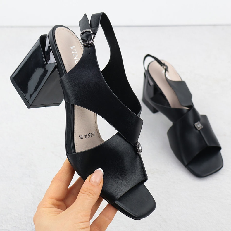 Sandale pentru femei pe postul decorativ Vinceza Black 62238 negru 1