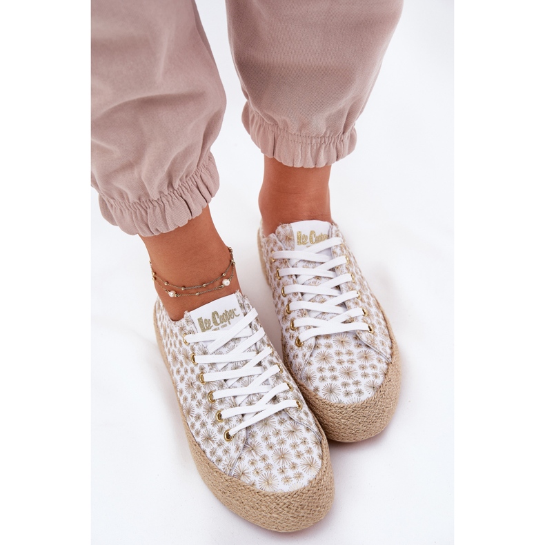 Au patrat adidașii de femei pe platformă cu Lee Cooper LCW-25-08-3648L alb și aur 2
