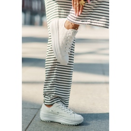 Adidașii pentru femei cu broderie pe platforma Lee Cooper LCW-25-31-3465L White alb 2