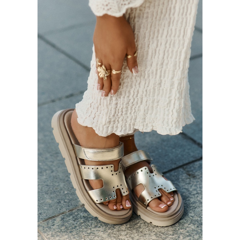 Papucii din piele naturală pentru femei pe platforma de aur Zazoo 40440 2