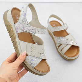 Sandale velcro confortabile din piele cu flori bej T.Sokolski L25-173 1
