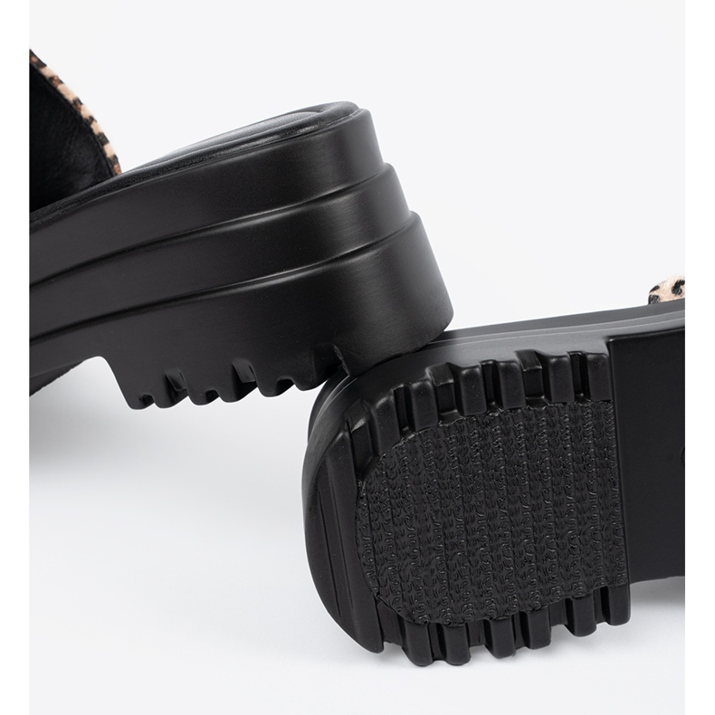 Seastar Papuci pe o platformă de leopard maro 1