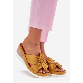 Pâinea din piele pentru femei cu un artiker de flori decorative 52C0504 Galben 1 Pâinea din piele pentru femei cu un artiker de flori decorative 52C0504 Galben 1