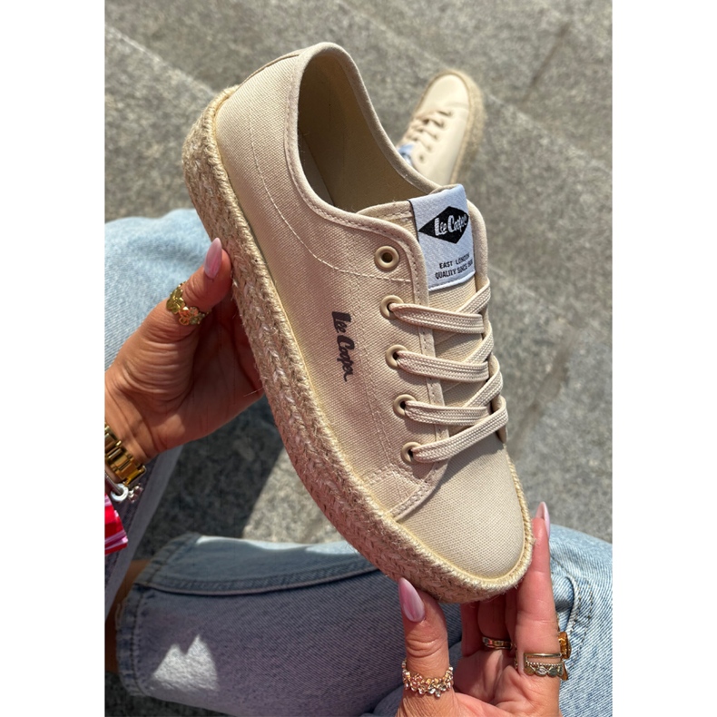 Adidași pentru femei cu Lee Cooper LCW-25-44-3215 Braid bej 1 Adidași pentru femei cu Lee Cooper LCW-25-44-3215 Braid bej 1