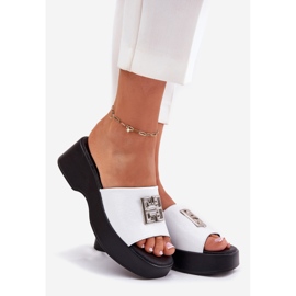Flip -flops din piele feminină cu un alb Vinceza 79526 1 Flip -flops din piele feminină cu un alb Vinceza 79526 1