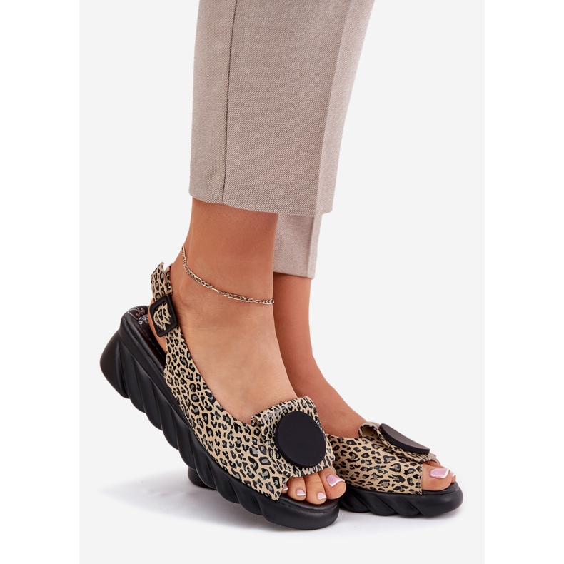 ARTIKER Sandale naturale din piele pentru un imprimeu de leopard pentru o pană Artker 56C2186 bej 1 ARTIKER Sandale naturale din piele pentru un imprimeu de leopard pentru o pană Artker 56C2186 bej 1