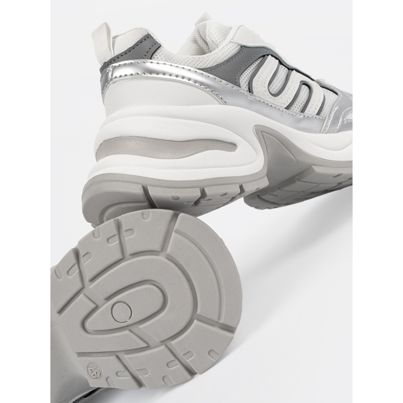 Adidași albi pentru femei cu inserții de argint 1