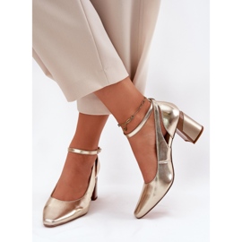 Pompe din piele pe post Maciejka K6816-25 PLN de aur 2