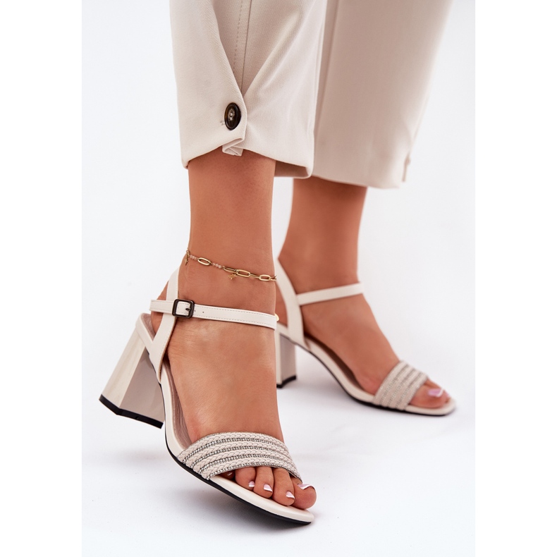 Sandale pentru femei pe post cu zirconi și Vinceza 62228 Negru bej 2