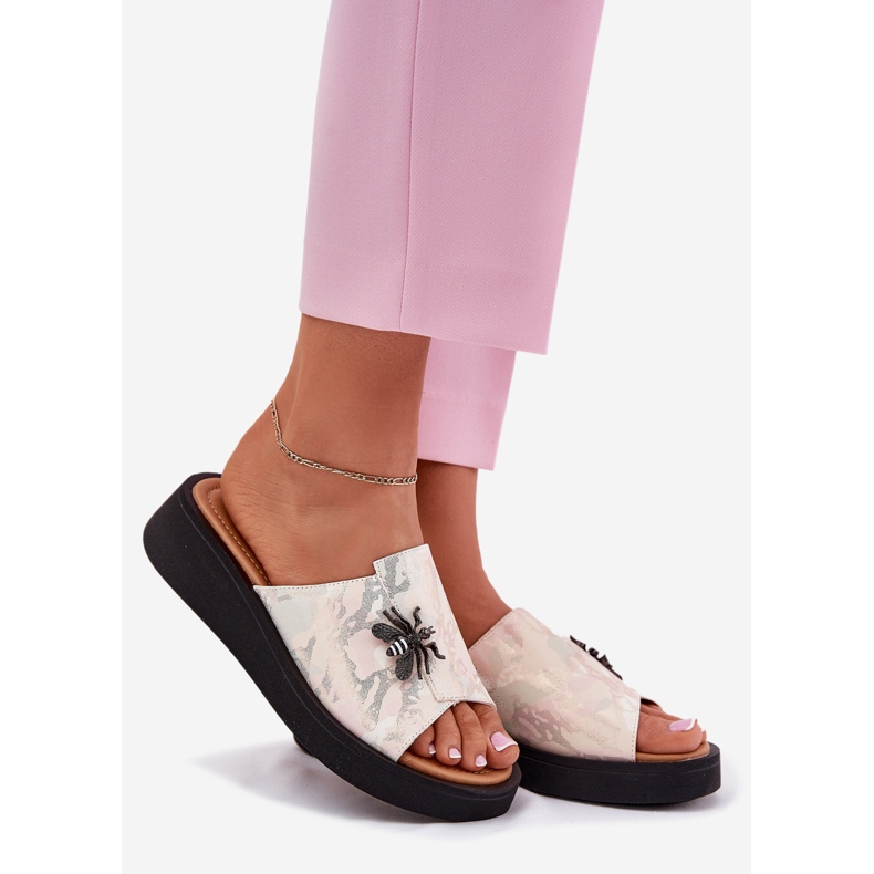 Papuci din piele pentru femei cu o broșă Vinceza 66752 Beige bej 1