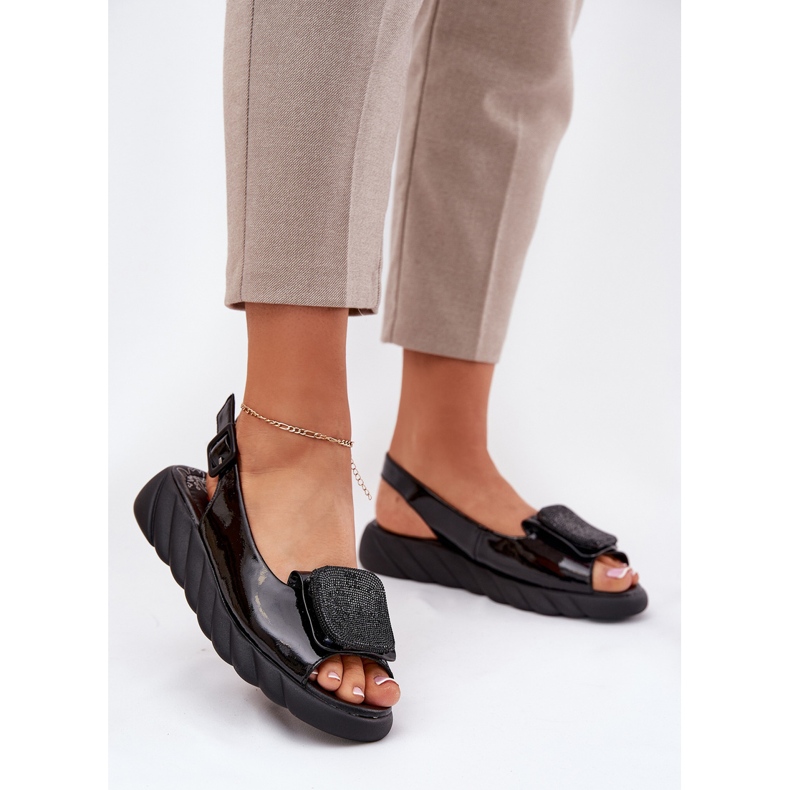 ARTIKER Sandale pentru femei lăcuite din piele cu o pană cu decorare artker 56c1564 negru 2