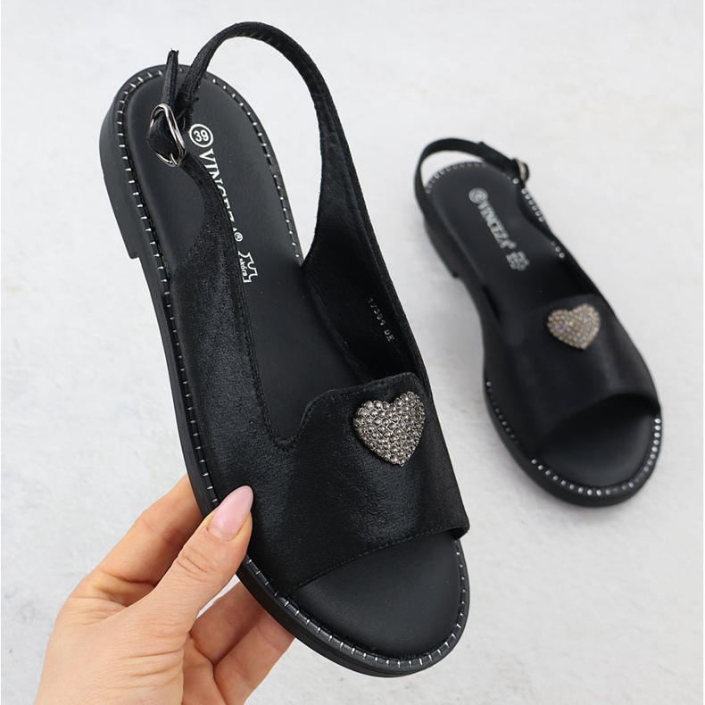 Sandale pentru femei plate cu decor negru Vinceza 17384 1