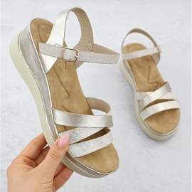 Sandale pentru femei pe pană de aur Vinceza 15358 1