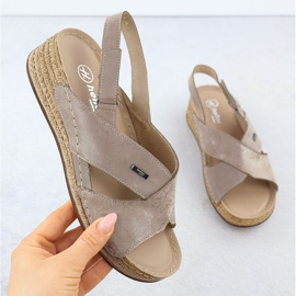 Sandale din piele pentru femei pe panouri confortabile bej helios 146 1 Sandale din piele pentru femei pe panouri confortabile bej helios 146 1