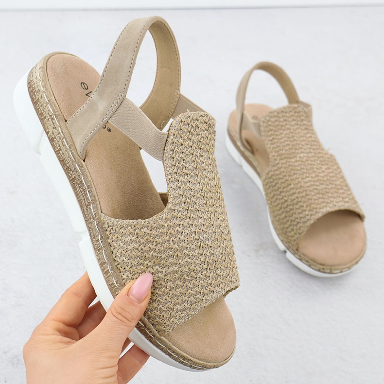 EVento Sandale pentru femei pe o platformă alunecată cu bej 8828 bej 1