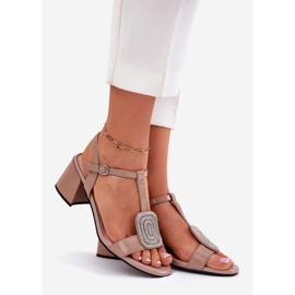 Sandale pentru femei lăcuite din piele pe post cu un Vinceza 91134 bej 1