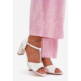 EVento Sandale pentru femei pe postare cu un gust decorativ de poveste din piele eco alb 1 EVento Sandale pentru femei pe postare cu un gust decorativ de poveste din piele eco alb 1