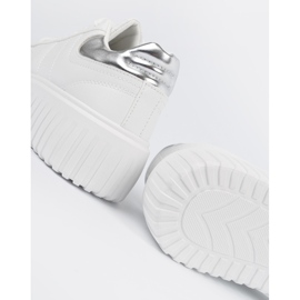 Shelvt Adidași albi pentru femei cu inserții de argint 1