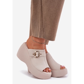 Flip-flops din piele feminină pe platformă și pene cu cataramă S.Barski LR51-542 Beige bej 1